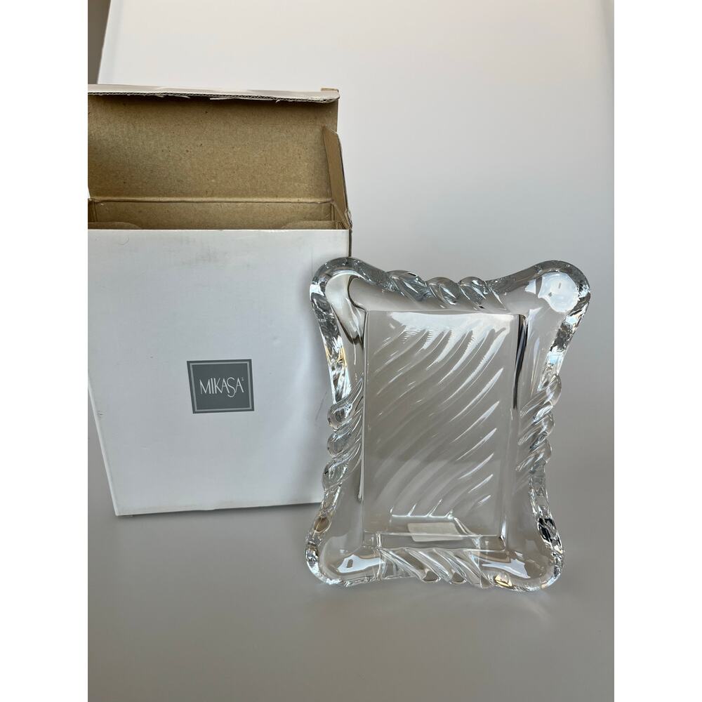 New in Box Mikasa Twist Crystal Glass Picture Frame WX240/576 for 3x5" Photo